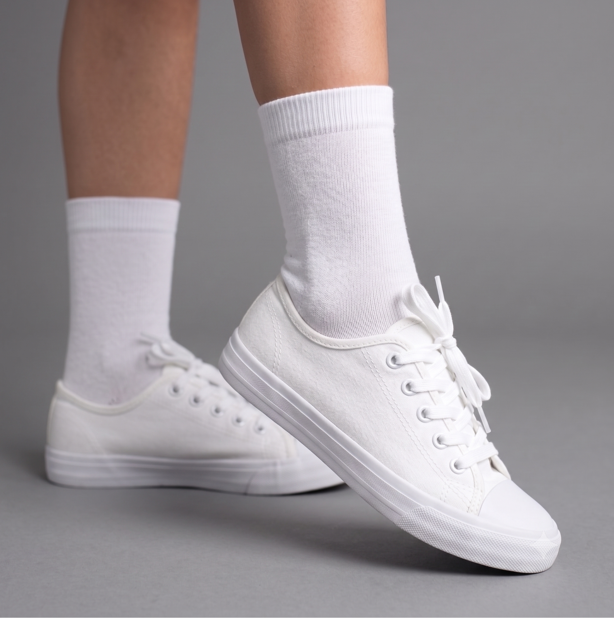 WHITE SOCKS